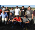 Foto de familia en el campo de tiro de Campizos con el predirente de la Delegación, Miguel Fierro. M.C. CHARREAU