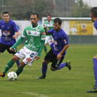 Javi Amor regresa a La Llanera por vez primera con la elástica maragata. F. OTERO