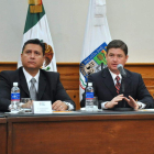 El gobernador de Nuevo León, Rodrigo Medina (derecha).
