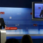 La secretaria de Organización del PSOE, Leire Pajín, defiende la gestión de la crisis.