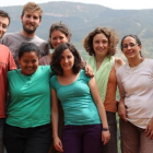 Parte del equipo de la investigadora del ICTA Victoria Reyes (segunda por la izquierda) en el proyecto sobre gestión del conocimiento en las sociedades indígenas.