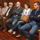 Los nueve empresarios acusados de defraudar a la Seguridad Social comparecieron ayer en los juzgados de Ponferrada.
