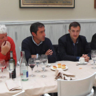 Joaquín Rodríguez, segundo por la derecha, presidió la comida con la que León agradeció el apoyo a sus patrocinadores.