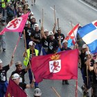 La columna leonesa alza las cachas y las banderas a su llegada por la tarde a Moncloa.