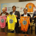 El diputado de Deportes Emilio Orejas, en el centro, durante la presentación de la prueba. JESÚS F. SALVADORES