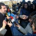 El nacionalista Anxo Quintana convocó ayer a la prensa ante su domiclio en Allariz (Orense)