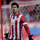 Diego Costa celebra su segundo gol, tercero del equipo, durante el encuentro ante el Valencia.