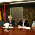 Chamosa, Hermida, Fernández y Gutiérrez, en la firma.