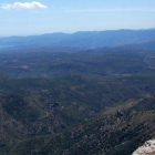 Clemente González posa ante la Sierra de Espadán, en donde se desarrolló la batalla.