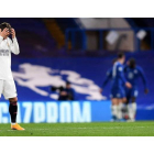 Luka Modric no puede ocultar su decepción y tristeza tras consumarse la eliminación del Real Madrid de la Liga de Campeones frente al Chelsea londinense. NEIL HALL