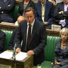 El primer ministro británico, David Cameron, hablando en el parlamento este lunes.