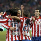 El delantero uruguayo del Atlético de Madrid, Diego Forlán, celebra uno de sus goles.