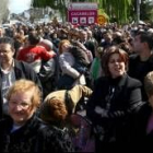 Las mujeres, ayer portando a la patrona, la Quinta Angustia