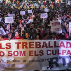 Manifestación en Valencia contra el cierre de la radiotelevisión pública.