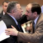 Talabani felicita al primer ministro Al Maliki durante la sesión del nuevo Parlamento iraquí