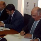 Roberto Escudero, Ángel Penas y Manuel Lamelas firman el convenio