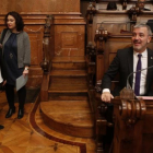 Colau y Collboni en el pleno de este viernes.