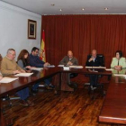 La corporación municipal reunida ayer en el Ayuntamiento.