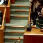 Arnaldo Otegi se dirige a los parlamentarios vascos ante la atenta mirada del lendakari Ibarretxe