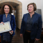 Fernández Merayo, con el diploma que acredita a Peñalba como ‘pueblo bonito’, y Gancedo.