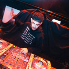 El DJ leonés en plena actuación en su ‘The virus liveshow’ para combatir la pandemia con música. DL