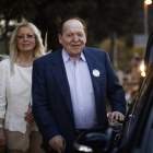 Sheldon Adelson y su mujer, Miriam, asisten a la convención republicana en Tampa.