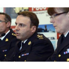 De derecha a izquierda, los agentes Jennifer Strachan, James Malizia y Gaeten Courchesne, durante la rueda de prensa en la que informaron del complot, el lunes en Toronto.