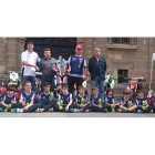 Sergio Fernández, Pablo Peyuca, Víctor González y Manuel Ortiz junto a parte de los pilotos que componen la cuna de campeones 111 School Motorsport. TRANCA