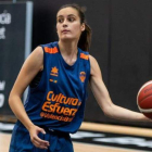 Ángela Salvadores, jugadora leonesa del Valencia Basket. VB