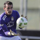 El guardameta Javier Mandalúniz, en un partido de la pasada temporada con el Somozas. L. DE LA MATA