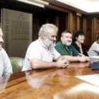 El piloto leonés Juan José García, primero por la izquierda, durante la presentación del campeonato