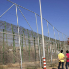 La valla fronteriza de Melilla, tras haber sido asaltada el pasado martes.