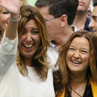 La presidenta del comité federal del PSOE, Verónica Pérez, junto a Susana Díaz, en un acto de partido en Sevilla.
