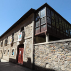 La casa de Valdés, en la intersección entre las calles Paraisín y Jardines, en Ponferrada. L. DE LA MATA