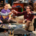 Mayim Bialik (Amy), Jim Parsons (Sheldon), Johnny Galecki (Leonard) y Kaley Cuoco (Penny), en la última temporada de The Big Bang theory.