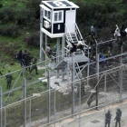 Imagen de archivo de un salto a la valla de Ceuta.