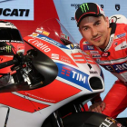 Jorge Lorenzo con la Ducati con la que intentará subir a lo alto del podio en el Mundial. BENVENUTI