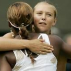 El abrazo simboliza el cambio de tendencia en el tenis femenino