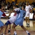 Colón pelea contra dos rivales del Teka en el último partido de Liga