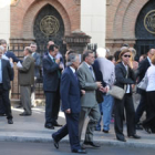 Cientos de personas acudieron al funeral por la mujer del rector en la iglesia de las Ventas.
