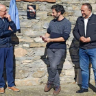 De Arriba, Sorogoyen y Courel, junto a la placa. CONSEJO DEL BIERZO
