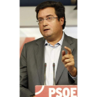 Óscar López, durante la rueda de prensa de ayer.
