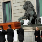 Llegada del féretro con los restos del ex presidente del Congreso de los Diputados.