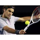 Federer golpea de revés ante Tsonga.