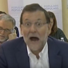 Captura de pantalla de Youtube de la cara de Mariano Rajoy cuando un militante del PP le confundió con el presidente de la República.