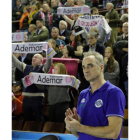 Rafa Guijosa, en primer plano, en la final de la Copa Asobal ante el Barcelona. SECUNDINO PÉREZ