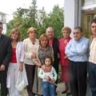 Florinda y Ovidio junto con sus hijos y una de sus nietas