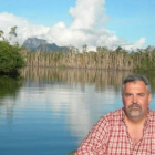 En el Estado Amazonas con el Cerro Autana al fondo, tepuy sagrado de los pieroas.