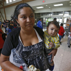 Migrantes junto a sus hijos en EEUU