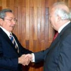 Imagen de la entrevista entre Raúl Castro y Moratinos que tuvo lugar el lunes.